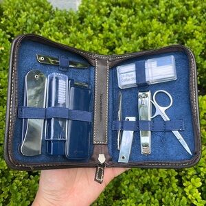 Tommy Hilfiger Men’s Grooming Kit in Leather Case